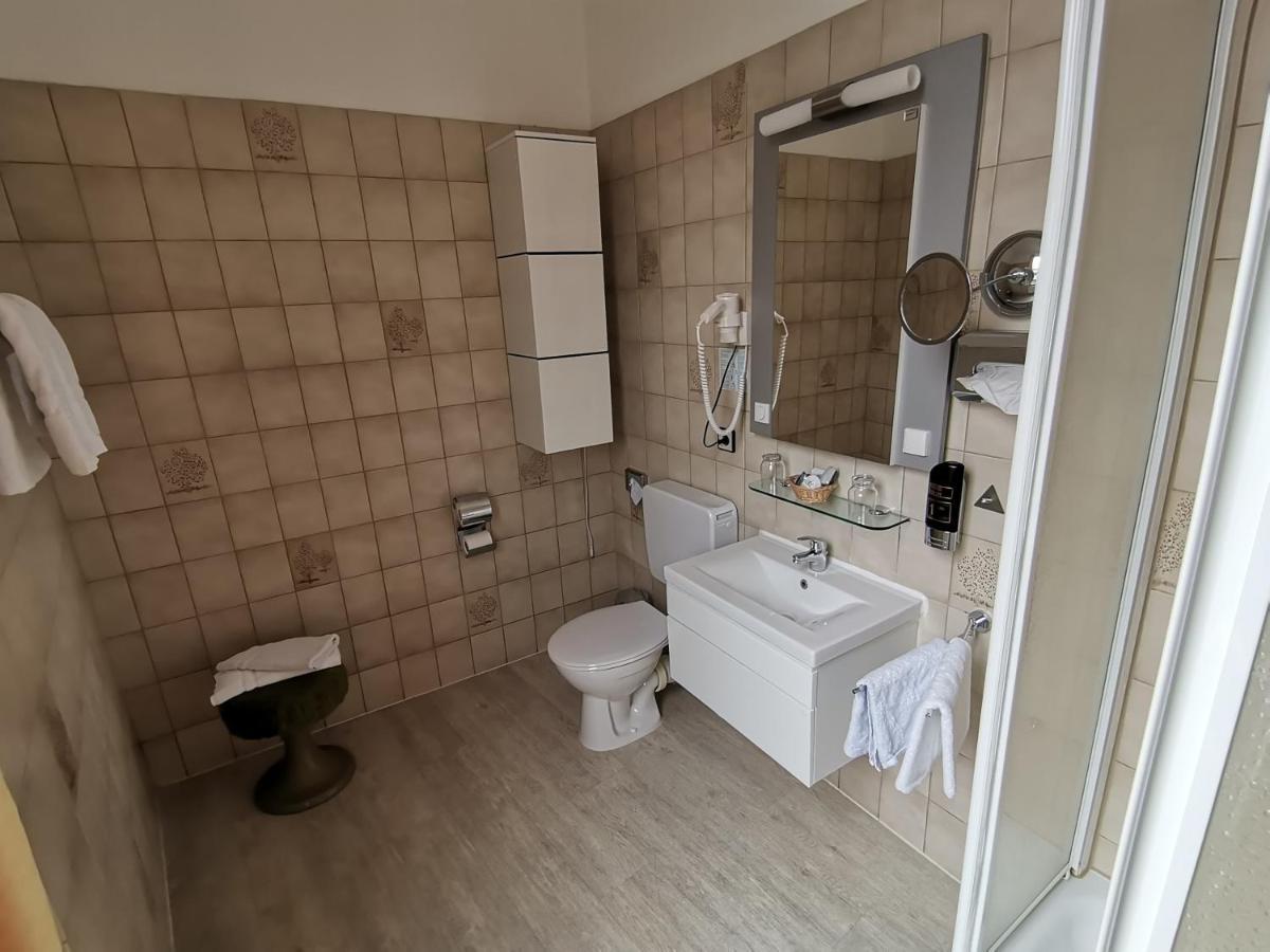 Hotel Kitzinger Hof An Der B8 คิทซิงเงน ภายนอก รูปภาพ