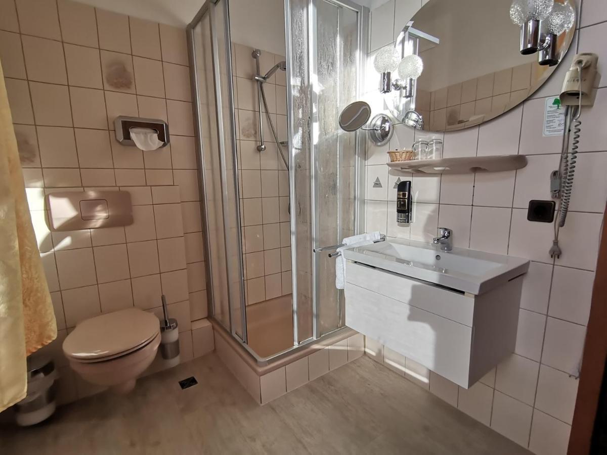 Hotel Kitzinger Hof An Der B8 คิทซิงเงน ภายนอก รูปภาพ