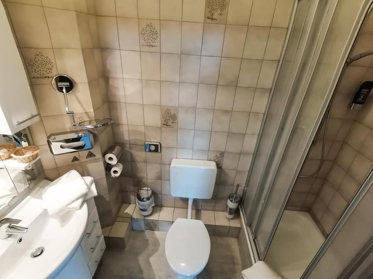 Hotel Kitzinger Hof An Der B8 คิทซิงเงน ภายนอก รูปภาพ